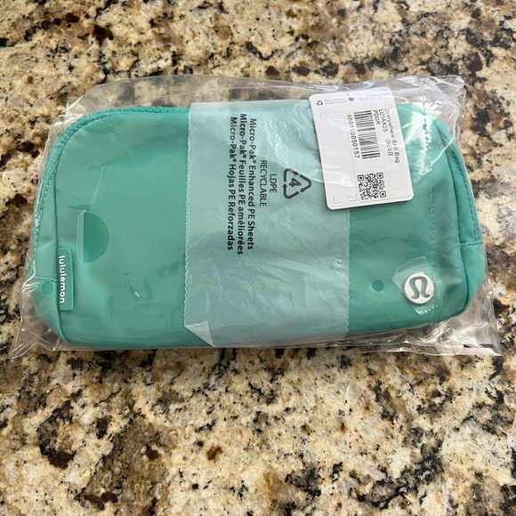 LULULEMON EVERYWHERE BELT BAG PARADISE GREEN - Picture 7 of 8